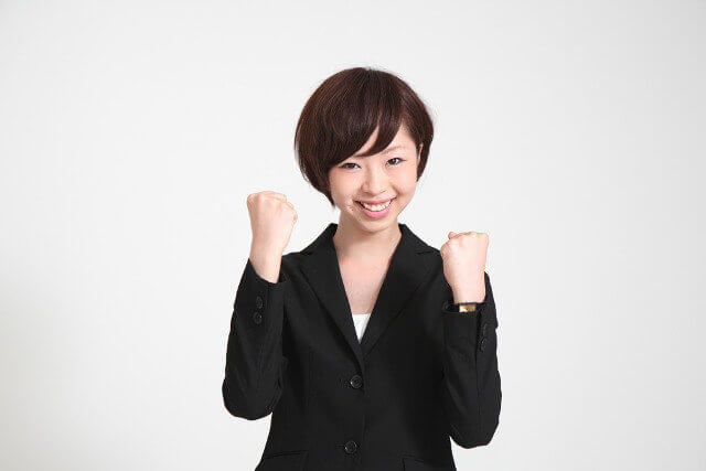 従業員満足度が高い女性社員のイメージ